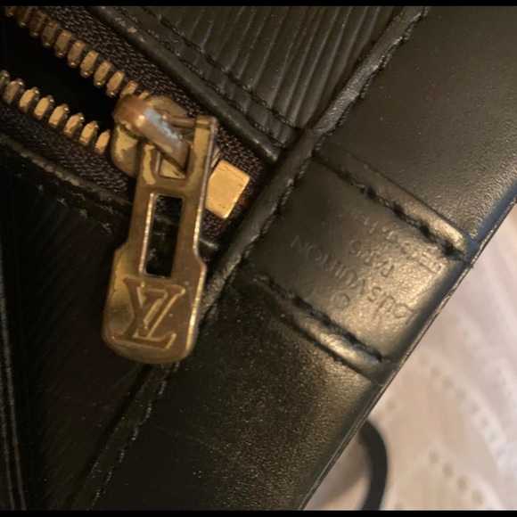 Sold❗️Louis Vuitton Satchel,authentic EPI Alma - Picture 5 of 16